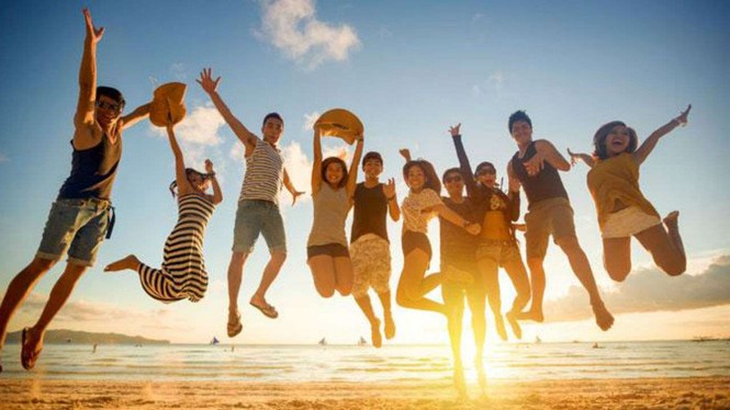 Đừng cố dán một nụ cười lên tấm ảnh lớp chỉ để “giải cứu” tình bạn bảy ngày - ảnh 2