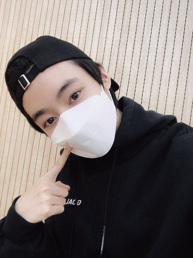 Vừa được mở tài khoản Twitter, Hanbin liền khoe ảnh luyện tập cho sân khấu pre-debut - ảnh 2