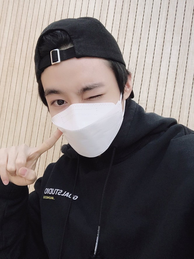 Vừa được mở tài khoản Twitter, Hanbin liền khoe ảnh luyện tập cho sân khấu pre-debut - ảnh 5