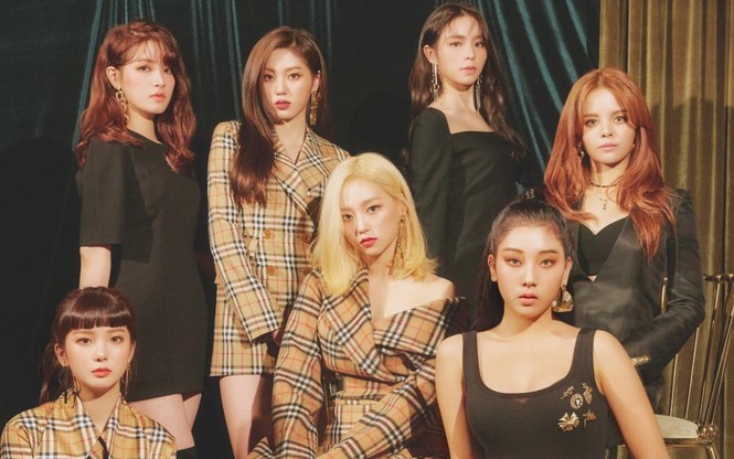 Album nghệ sĩ ký tặng CLC bị rao bán, các fan tranh cãi do không tôn trọng hay bị đánh cắp - ảnh 1