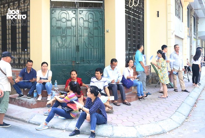 Đội nắng nóng đợi con thi vào 10, quả nhiên phải đến trường thi mới hiểu lòng cha mẹ! - ảnh 3