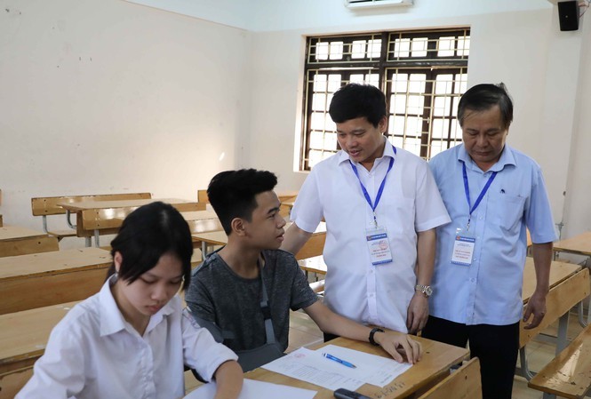 Nhìn lại toàn cảnh kỳ thi vào 10 của teen Hà Nội: