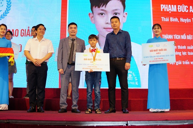 Lễ trao giải cuộc thi IOE lần thứ 10: Hàng trăm học sinh tài năng háo hức nhận phần thưởng - ảnh 2