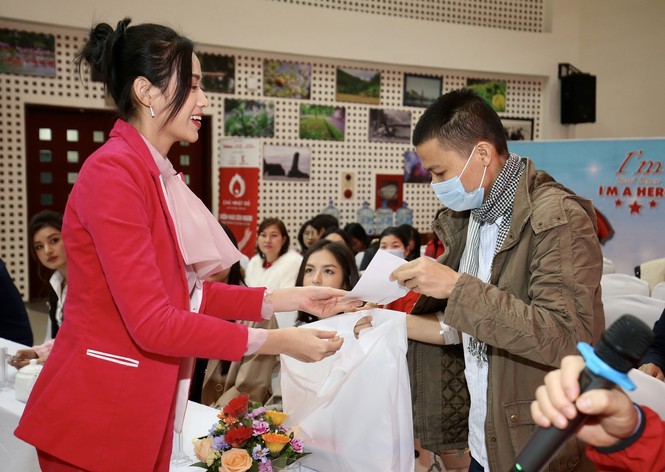 Xúc động trước những khoảnh khắc hiến máu cứu người trong hành trình Chủ Nhật Đỏ 2021 - ảnh 3