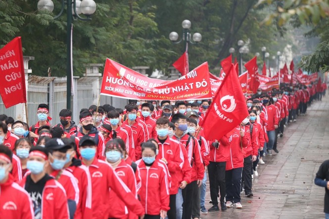 Sinh viên Hà Nội hào hứng tham gia hiến máu tại ngày hội chính của Chủ nhật Đỏ 2021 - ảnh 1