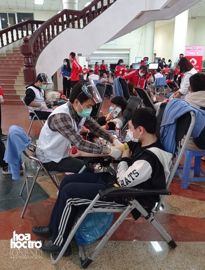 Sinh viên Hà Nội hào hứng tham gia hiến máu tại ngày hội chính của Chủ nhật Đỏ 2021 - ảnh 8