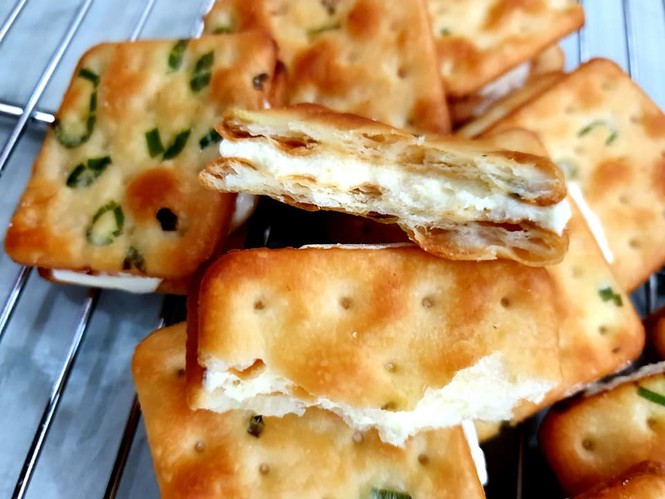 Món ngon ngày Tết: Những viên kẹo Nougat lạ miệng với bánh quy, dừa non và mứt quả khô - ảnh 2