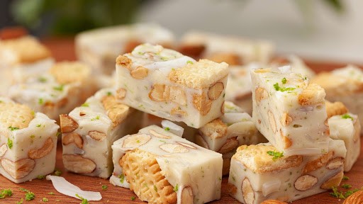Món ngon ngày Tết: Những viên kẹo Nougat lạ miệng với bánh quy, dừa non và mứt quả khô - ảnh 1