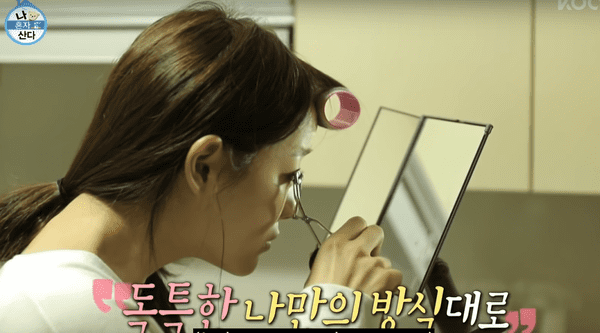 Kim Sejeong hé lộ bí quyết uốn mi cong - ảnh 2