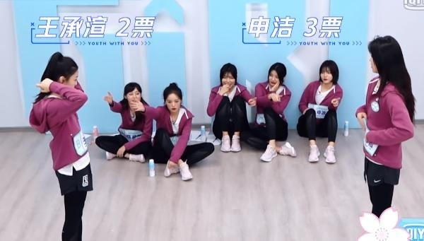 Thanh Xuân Có Bạn 2: nhóm chị em sinh tư gây chiêu trò - ảnh 4