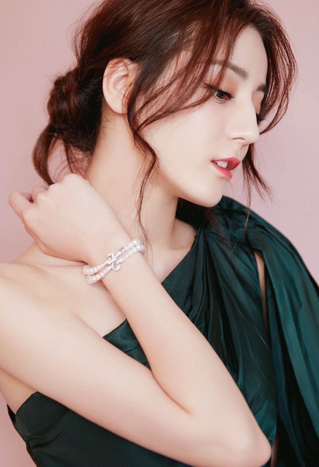 Tiêu Chiến và Dương Dương, bạn thích Địch Lệ Nhiệt Ba nên duyên với mỹ nam nào? - ảnh 1