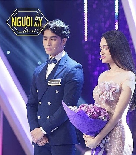 4 ca sĩ từng làm nữ chính “Người ấy là ai”: chỉ một người chọn phải màu đỏ - ảnh 1