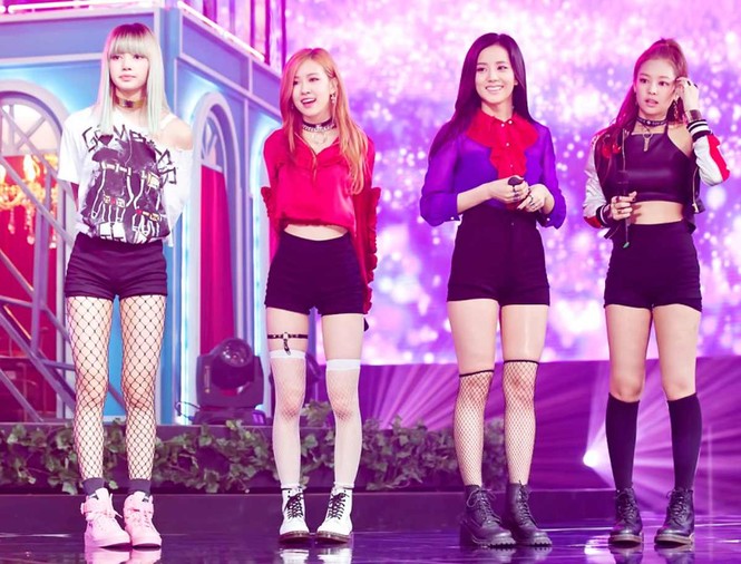 Ngoài Yoona, đến lượt Rosé (BLACKPINK) cũng có siêu năng lực biến chân vòng kiềng thành chân thẳng - ảnh 2