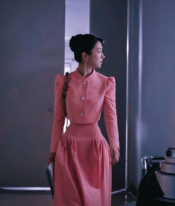 Seo Ye Ji có thêm khoảnh khắc khoe “vòng eo siêu thực”: Nhỏ hơn cả người mẫu của hãng - ảnh 1