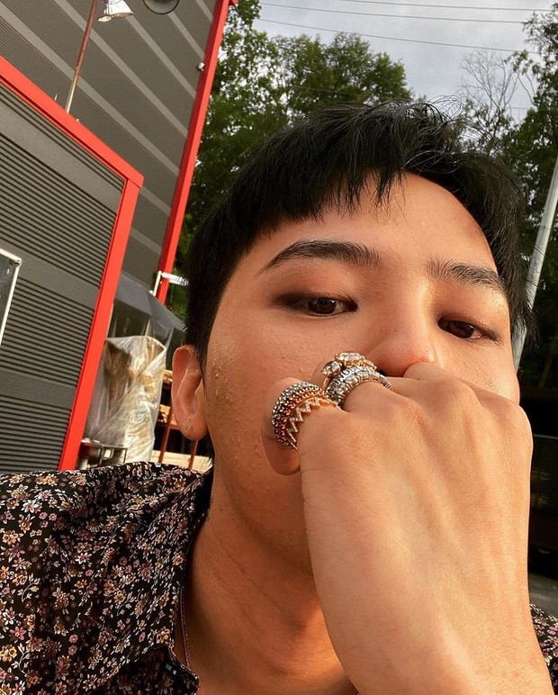 Đỉnh như G-Dragon: Chụp selfie khoe mặt mụn cũng sắp thành xu hướng mới - ảnh 2
