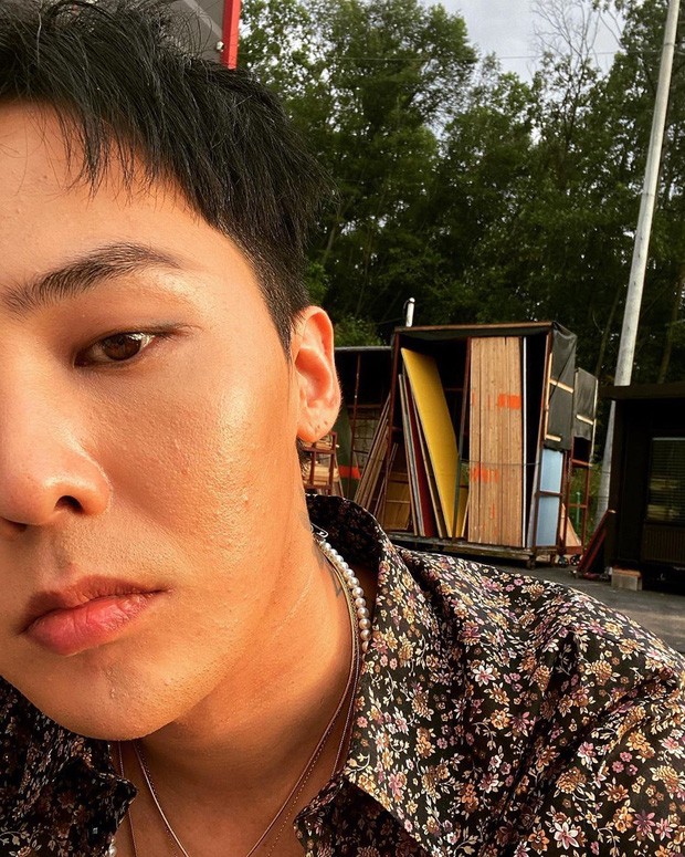 Đỉnh như G-Dragon: Chụp selfie khoe mặt mụn cũng sắp thành xu hướng mới - ảnh 1