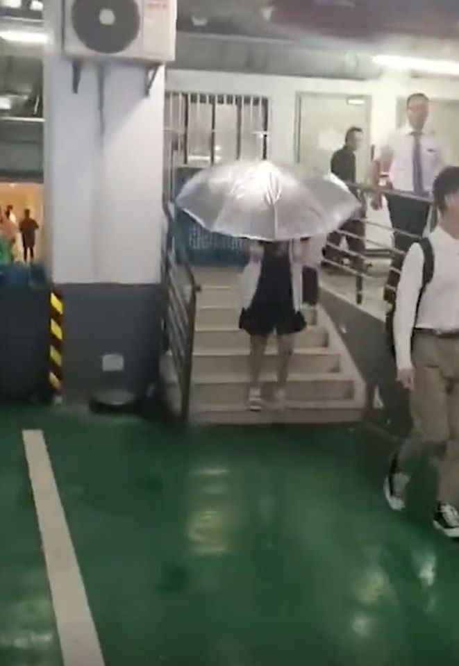 Che ô để bảo mật tạo hình phim mới, Dương Tử lẫn Cúc Tịnh Y đều bị chê “làm lố” - ảnh 3