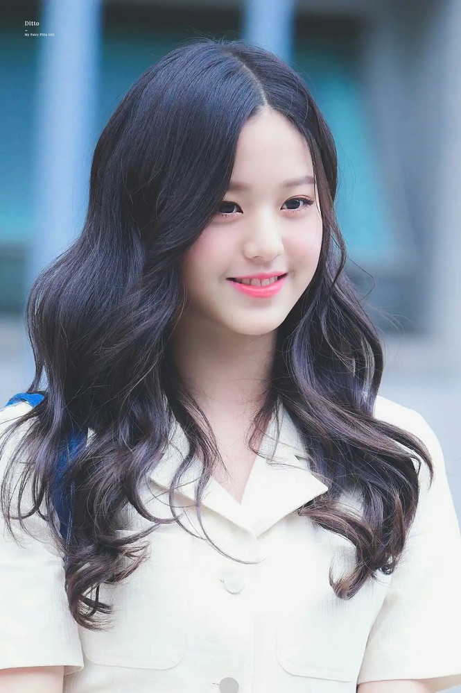 Jang Won Young (IZ*ONE) lộ ảnh thời thơ ấu, có lẽ nào đụng dao kéo từ rất sớm? - ảnh 4