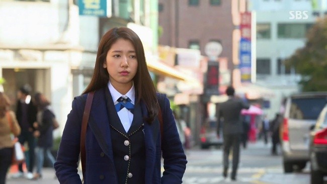 Diện đồ hiệu suốt từ đầu phim nhưng riêng lần này Seo Ye Ji bị chê “không phù hợp” - ảnh 6