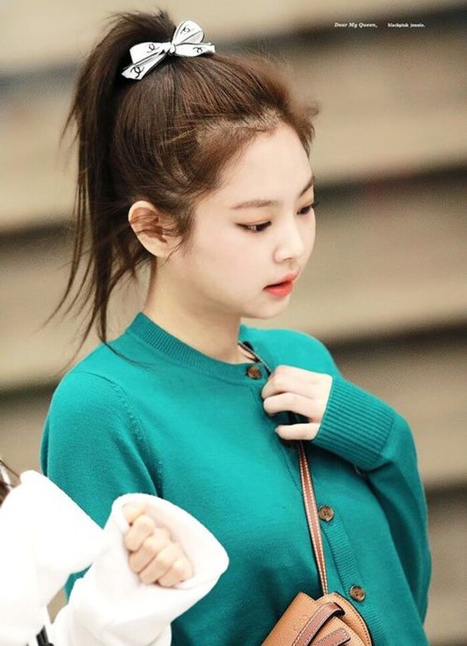 “Thánh tái chế” Jennie (BLACKPINK): Một sợi ruy băng gói quà biến thành đủ kiểu phụ kiện làm đẹp - ảnh 5