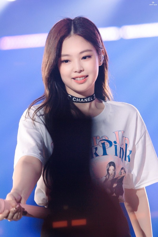 “Thánh tái chế” Jennie (BLACKPINK): Một sợi ruy băng gói quà biến thành đủ kiểu phụ kiện làm đẹp - ảnh 8