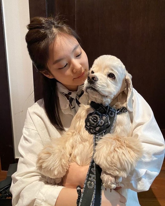 “Thánh tái chế” Jennie (BLACKPINK): Một sợi ruy băng gói quà biến thành đủ kiểu phụ kiện làm đẹp - ảnh 9