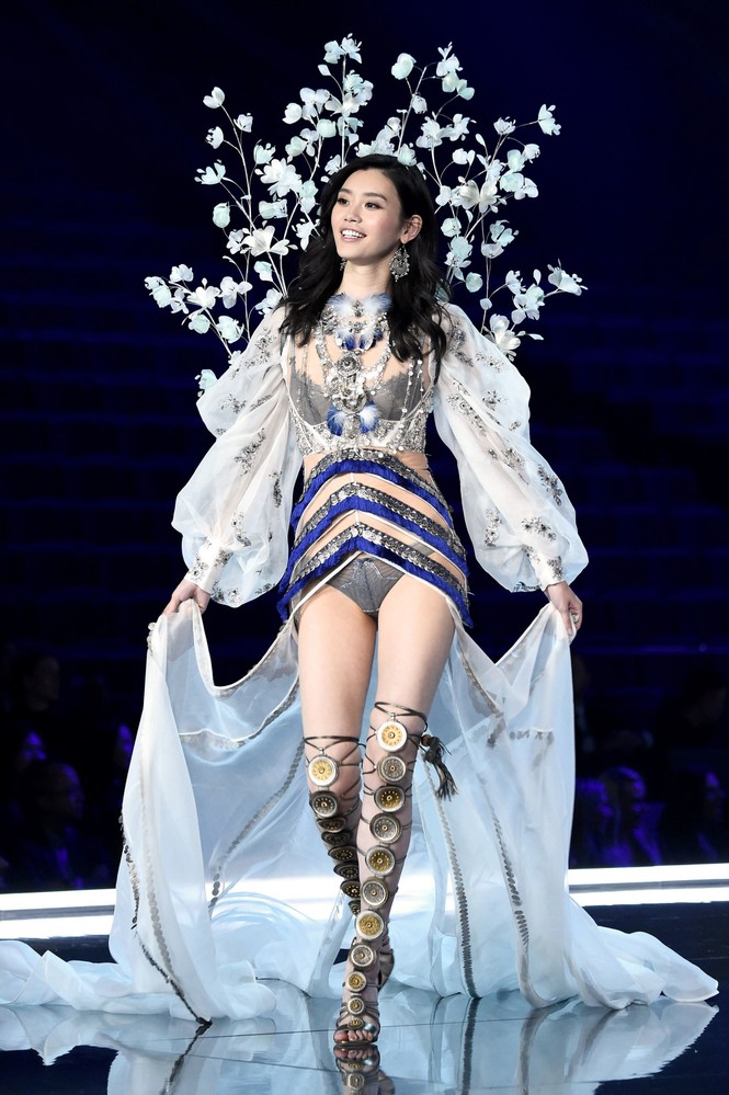 Từng là thiên thần Victoria’s Secret nhưng “con dâu vua sòng bạc” Ming Xi bất ngờ mờ nhạt - ảnh 2