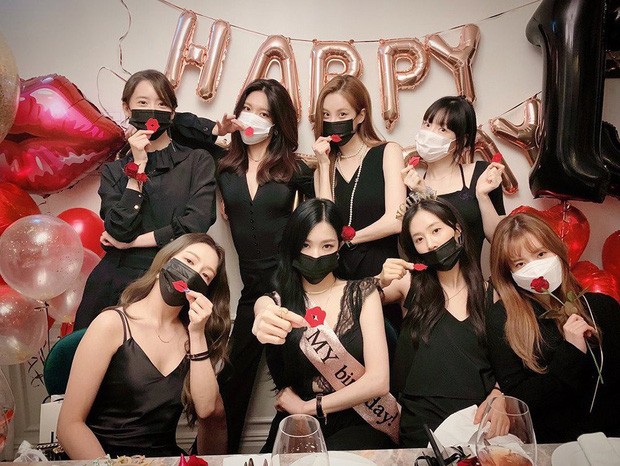 Giờ thì dân tình đã hiểu vì sao Hyoyeon lại “chơi trội” ở tiệc sinh nhật SNSD năm ngoái - ảnh 5