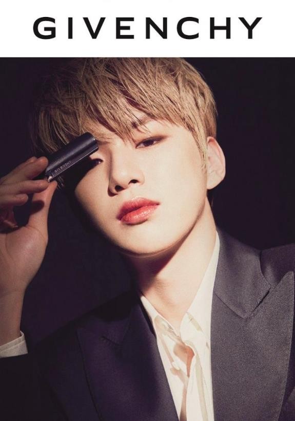 Không phải các mỹ nhân K-Pop, nam idol mới là người mẫu quảng cáo mỹ phẩm đắt hàng - ảnh 2