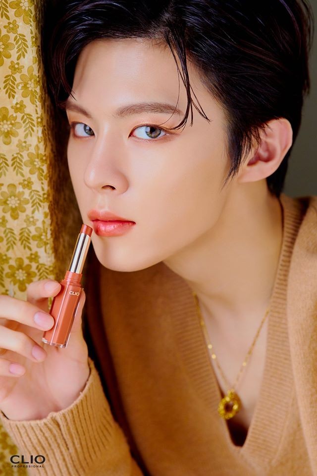 Không phải các mỹ nhân K-Pop, nam idol mới là người mẫu quảng cáo mỹ phẩm đắt hàng - ảnh 1