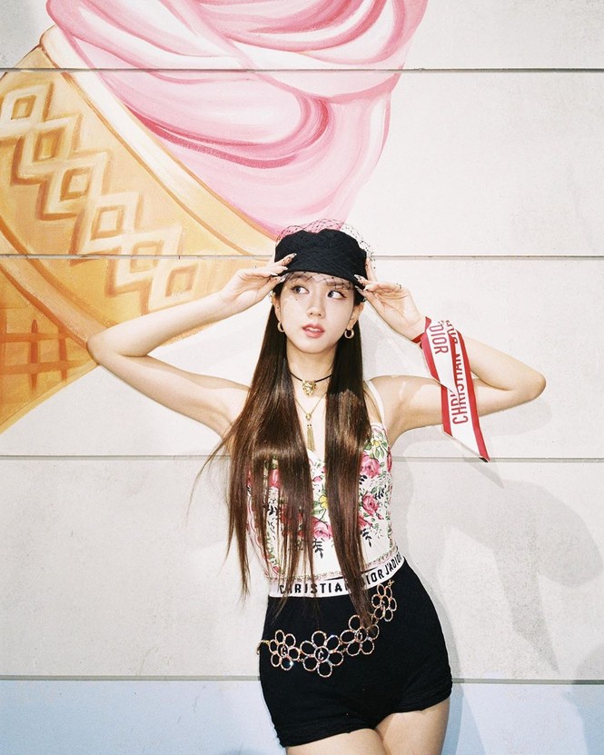 Chỉ có thể là Jisoo (BLACKPINK): ảnh chụp hậu trường còn đẹp hơn cả trong MV “Ice cream” - ảnh 7