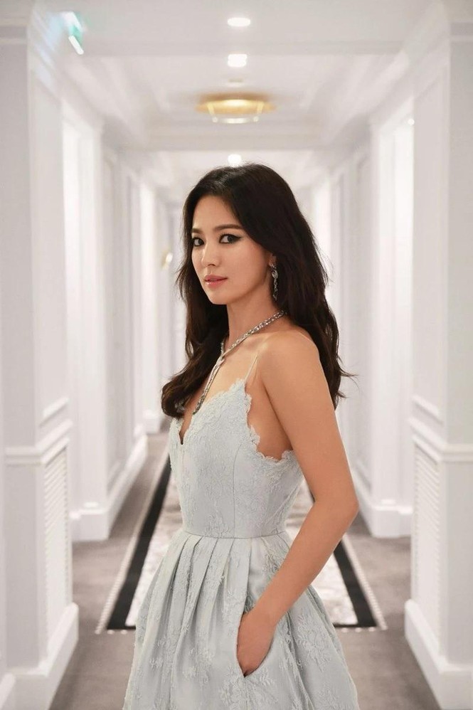 Ngược đời như Song Hye Kyo: Danh tiếng hạng A mà style hàng ngày như diễn viên quần chúng - ảnh 2