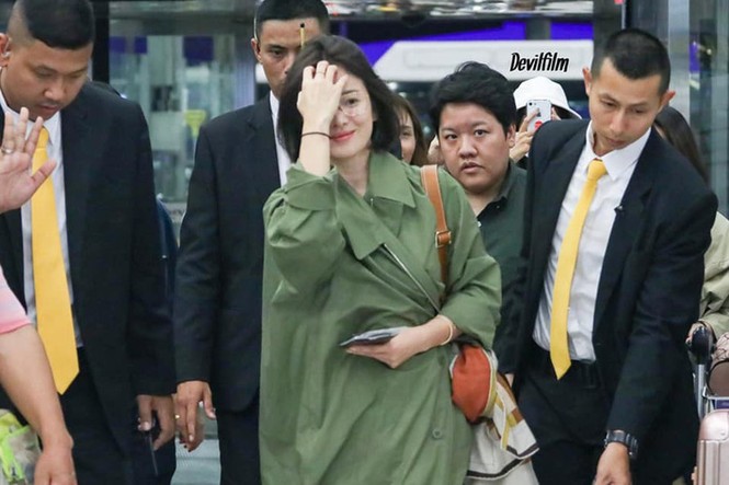 Ngược đời như Song Hye Kyo: Danh tiếng hạng A mà style hàng ngày như diễn viên quần chúng - ảnh 9