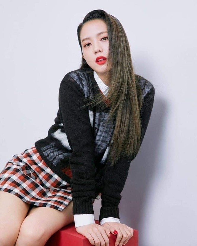 “Hoa hậu Hàn Quốc” Jisoo và “Mỹ nhân mặt mộc” Suzy lại đụng độ váy áo nảy lửa - ảnh 2