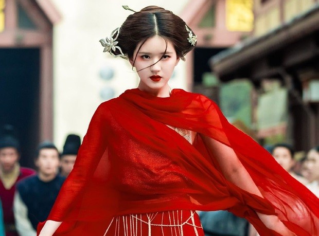 Triệu Lộ Tư gầy bất ngờ trong phim mới, do chạy sô nhiều giảm cân hay chỉ nhờ photoshop? - ảnh 1