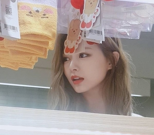 Ngược đời như Tzuyu (TWICE): Gặp bên ngoài còn xinh đẹp hơn ảnh đã qua chỉnh sửa - ảnh 2