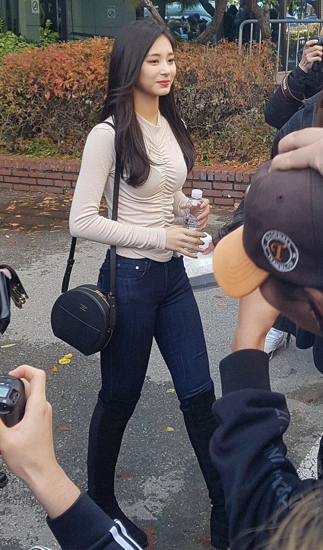 Ngược đời như Tzuyu (TWICE): Gặp bên ngoài còn xinh đẹp hơn ảnh đã qua chỉnh sửa - ảnh 4