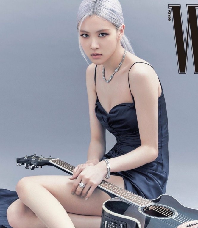 Chiếc nhẫn Rosé (BLACKPINK) đeo trên tạp chí W có gì đặc biệt mà gây tranh cãi ồn ào? - ảnh 4