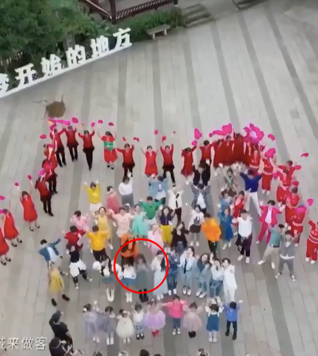 Netizen thắc mắc khi Dụ Ngôn dù biểu diễn cùng The9 mà không được lộ mặt trên truyền hình - ảnh 2