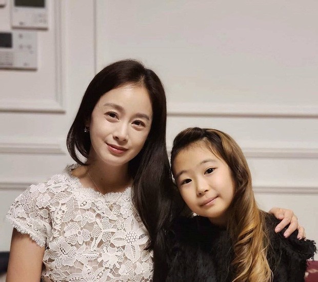 Loạt ảnh này có gì lạ mà giúp Song Hye Kyo được khen “hơn hẳn Kim Tae Hee, Son Ye Jin”? - ảnh 2