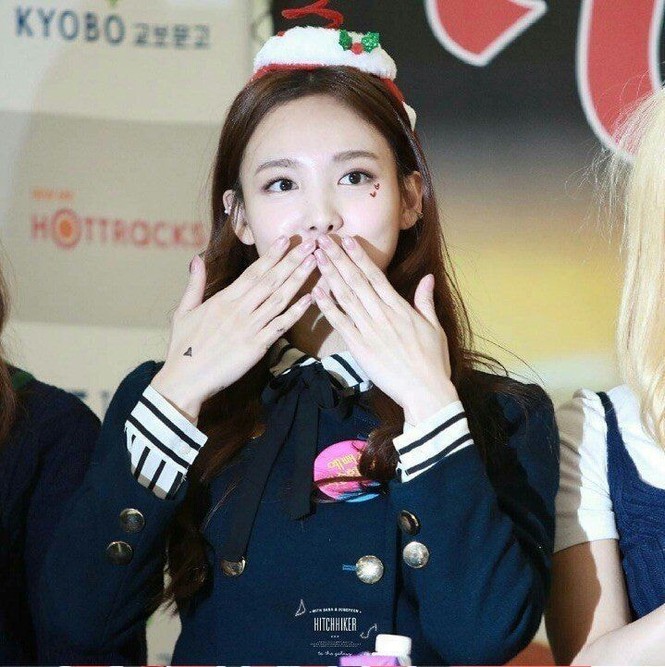 Nayeon (TWICE) debut đã lâu nhưng giờ fan mới biết cô sở hữu kỷ lục ngoại hình này - ảnh 7