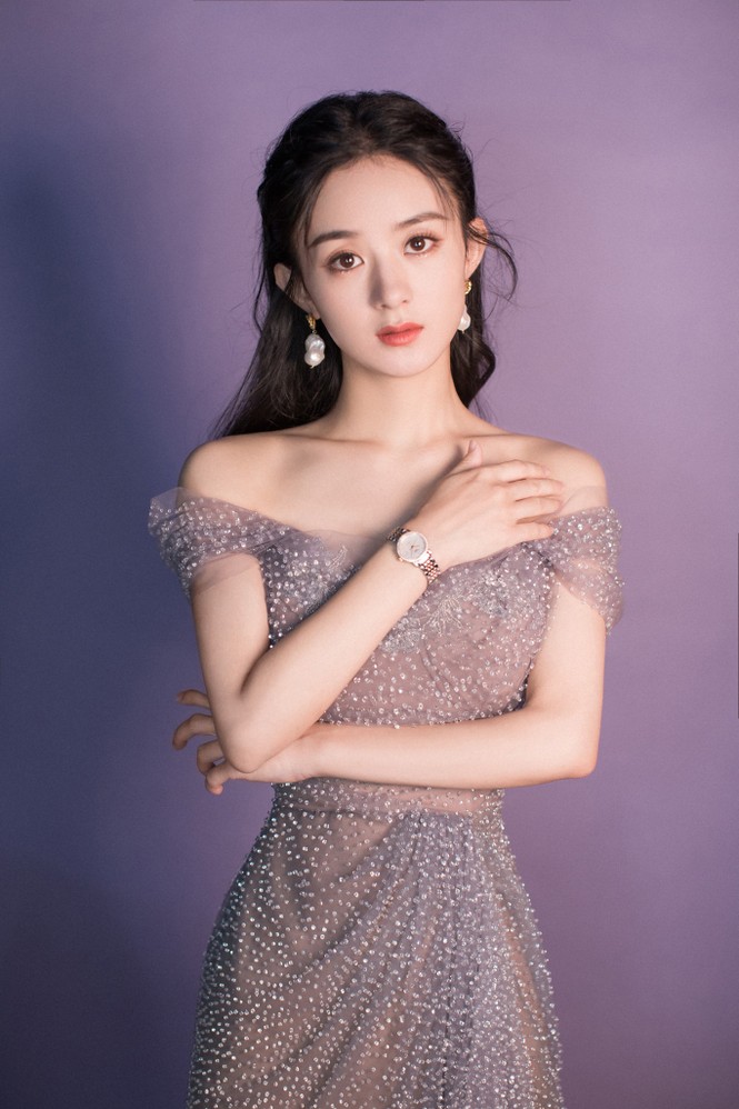 Ngày nào còn bị chê “phèn”, giờ Triệu Lệ Dĩnh chẳng hề kém cạnh khi đụng hàng Jennie - ảnh 4