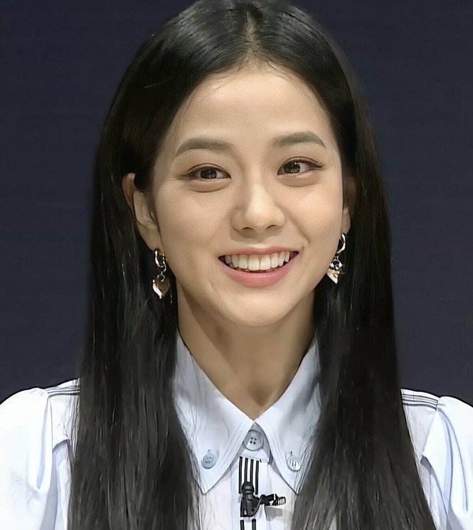 Một bọng mắt lớn hai số phận: Yoona được khen còn Jisoo (BLACKPINK) lại bị bảo kém sắc - ảnh 6