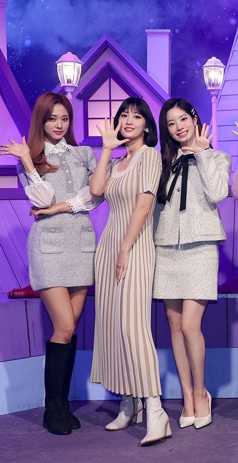 Nhờ màn đụng hàng của Momo và Kim Min Ju, netizen mới thấy mấu váy kín bưng này thần thánh cỡ nào - ảnh 4