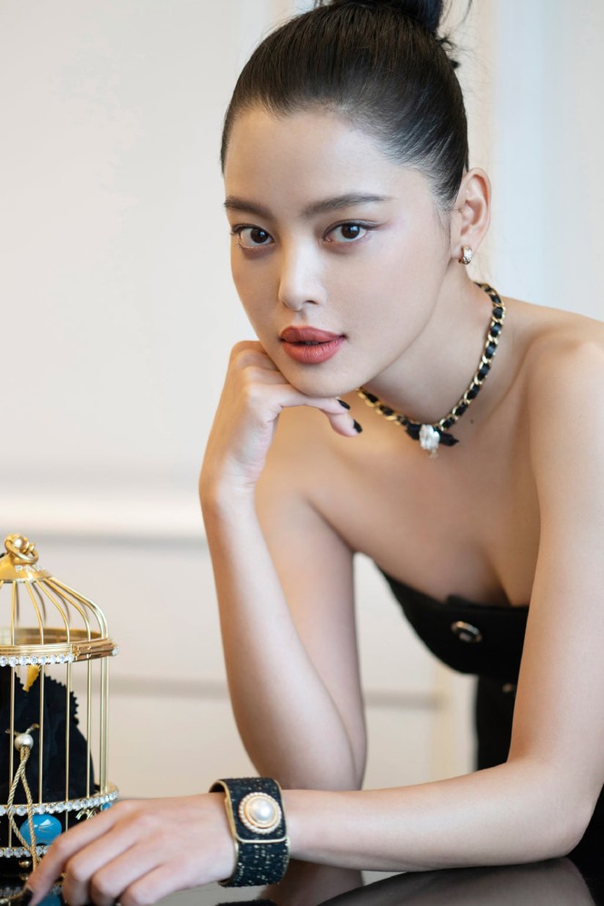 Hiếm hoi lắm mới thấy Jennie (BLACKPINK) chịu lép vế người khác khi đụng hàng đồ Chanel - ảnh 5