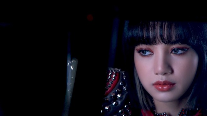 Càng xem những cảnh bị cắt khỏi MV Lovesick Girls, dân tình càng bực mình với YG Ent - ảnh 6