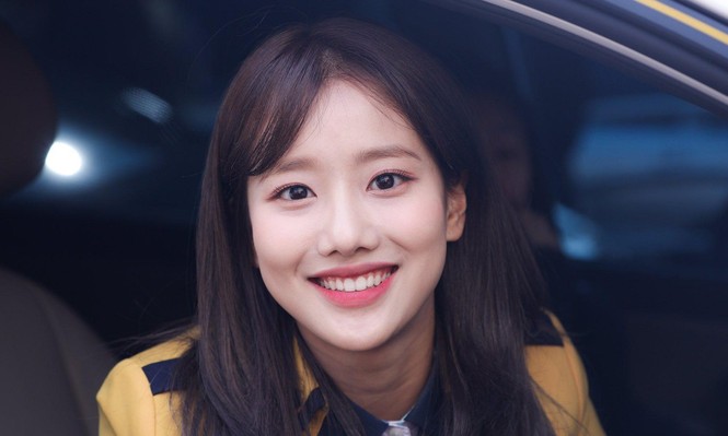 Fan sửng sốt khi Naeun (April) làm động tác tế nhị trước máy quay: Đáng yêu hay quá đà? - ảnh 1