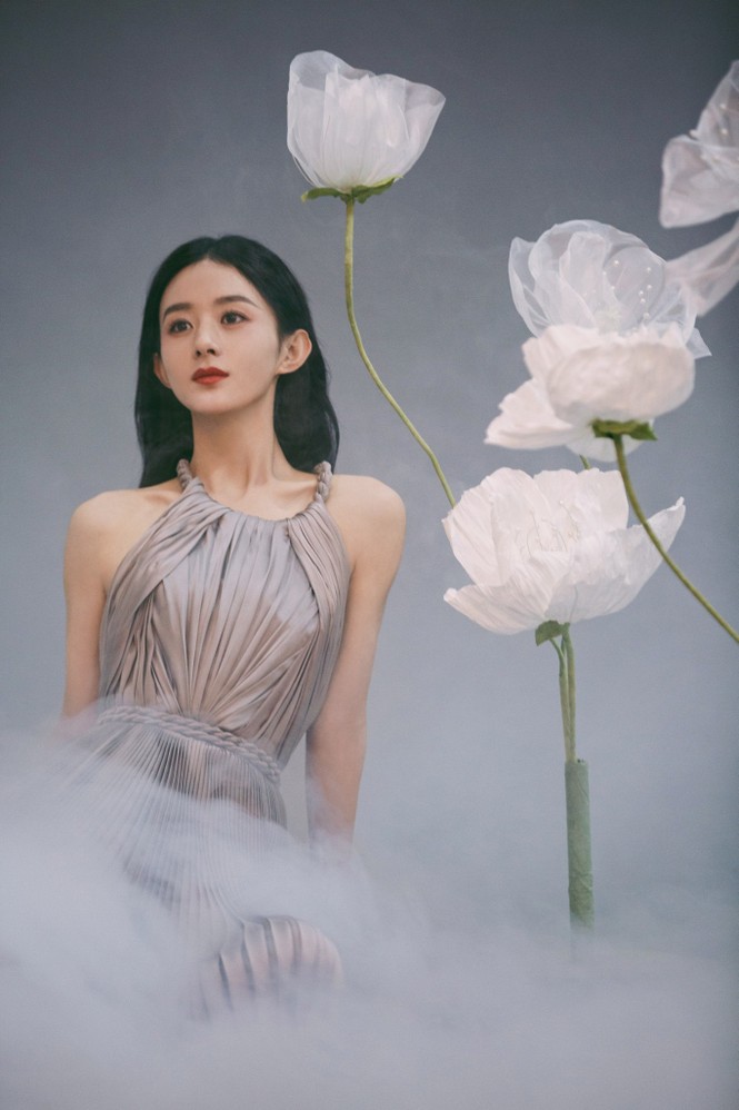Triệu Lệ Dĩnh gầy đến mức nào nào mà diện đồ cao cấp của Dior cũng vẫn bị chê? - ảnh 7