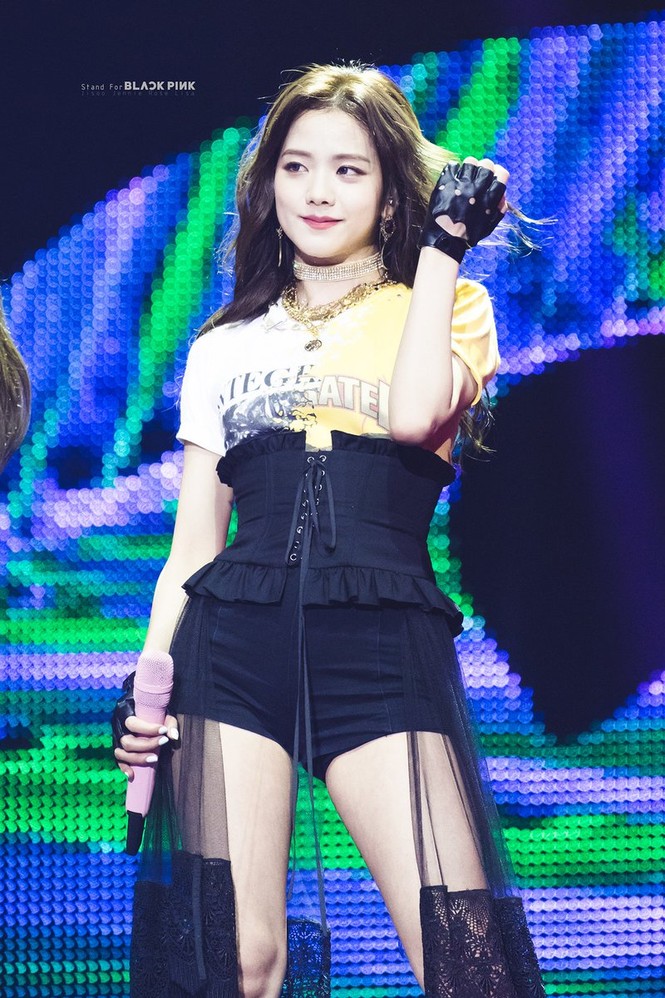 Nhìn Nancy mặc corset sai quá sai mà netizen nhắn nhủ “Sao không học hỏi BLACKPINK? - ảnh 12