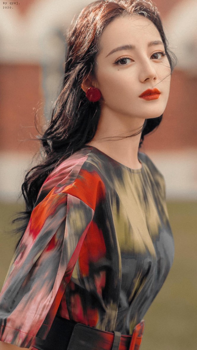 Xinh đẹp như Địch Lệ Nhiệt Ba mà cũng thành nạn nhân của việc chọn nhầm kiểu tóc - ảnh 2